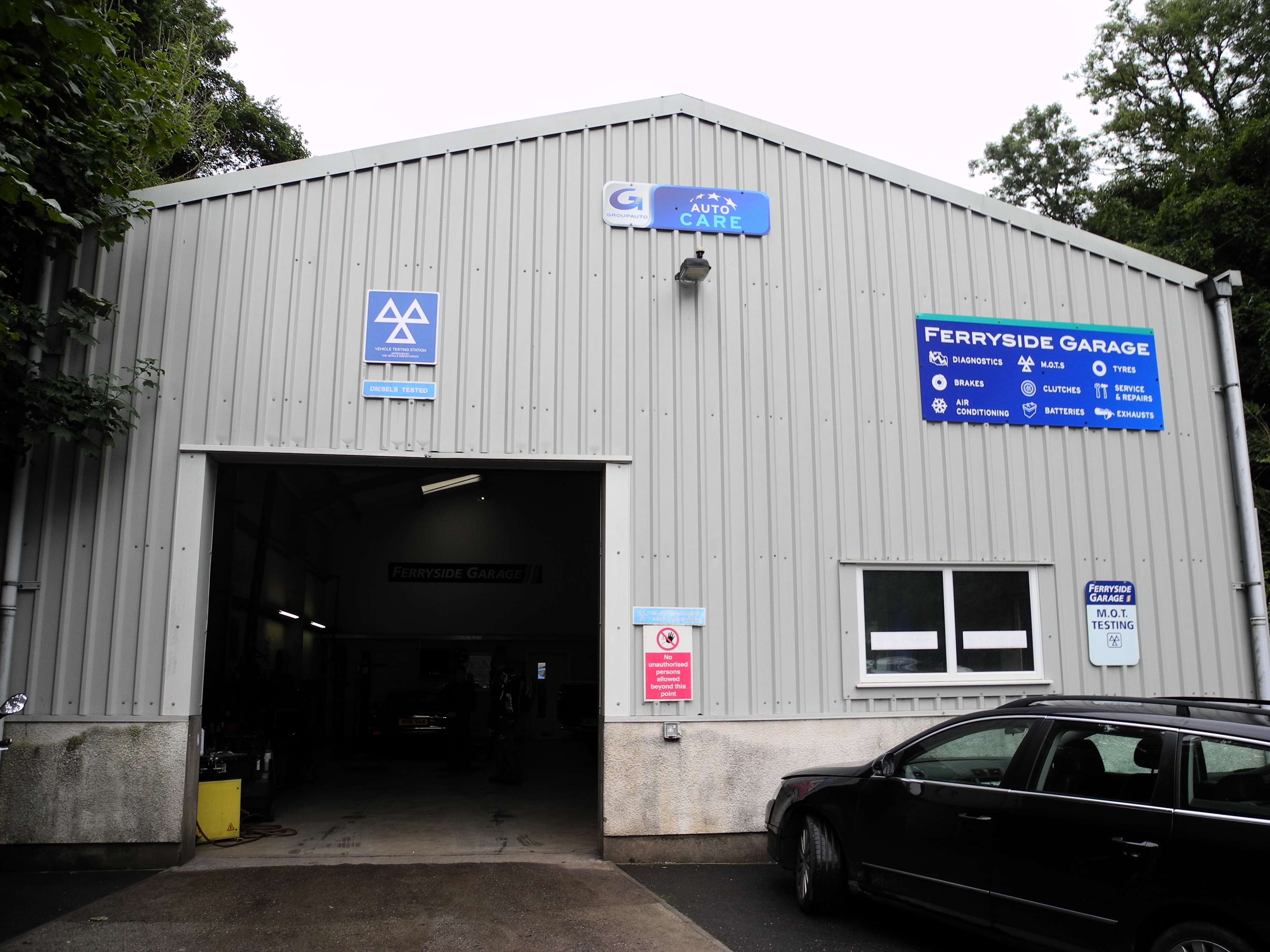 Ferryside Garage